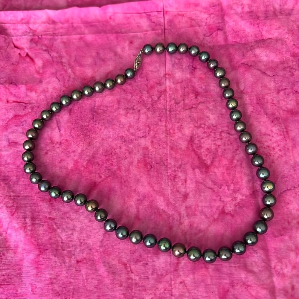 Black Pearl necklace and bracelet